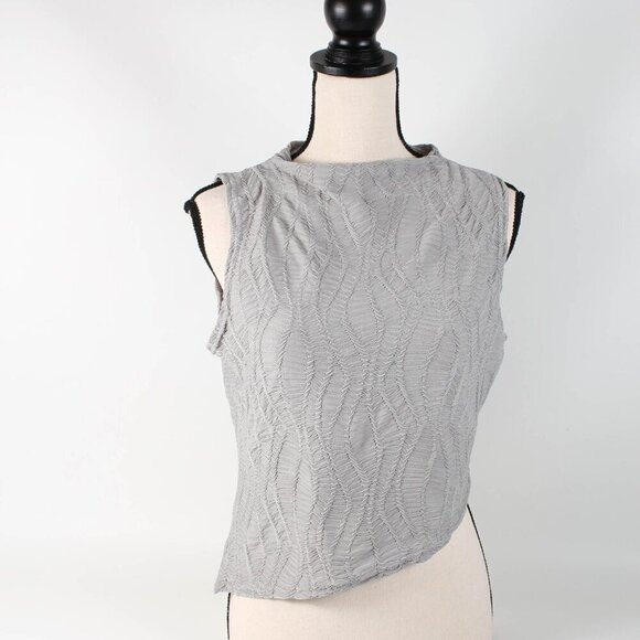 Boohoo Petite High Neck Textured Top - NWT - Size 10 - Picture 2 of 9